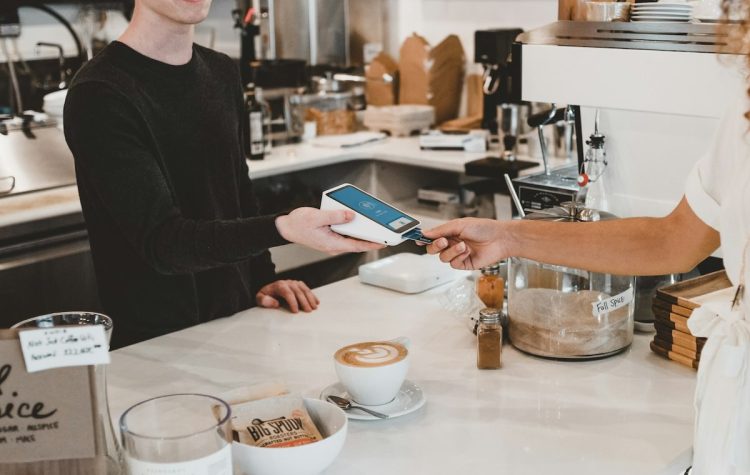 Les droits des télétravailleurs concernant les tickets-restaurant clarifiés par la Cour de cassation