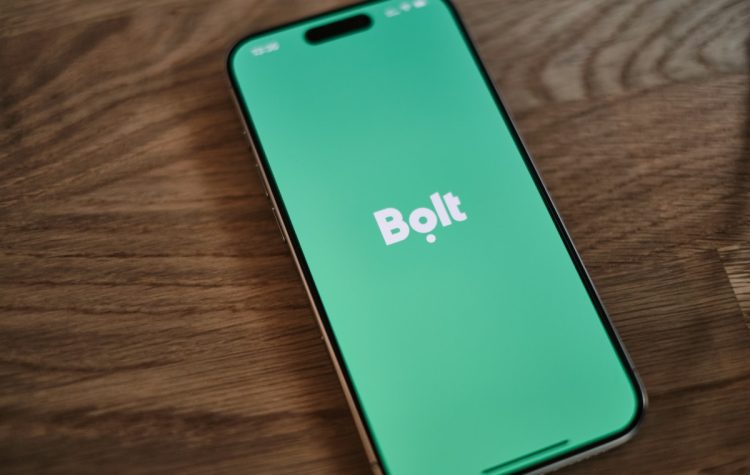 Bolt s’engage à déployer les premiers taxis autonomes en Europe malgré les défis réglementaires