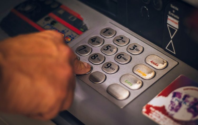 Accessibilité renforcée des distributeurs automatiques de billets en France