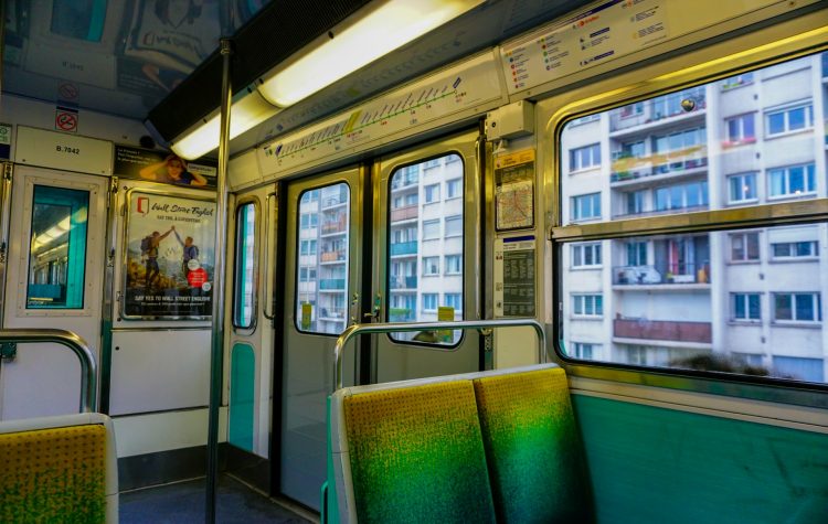 Île-de-France Mobilités expérimente le paiement par carte bancaire dans les bus