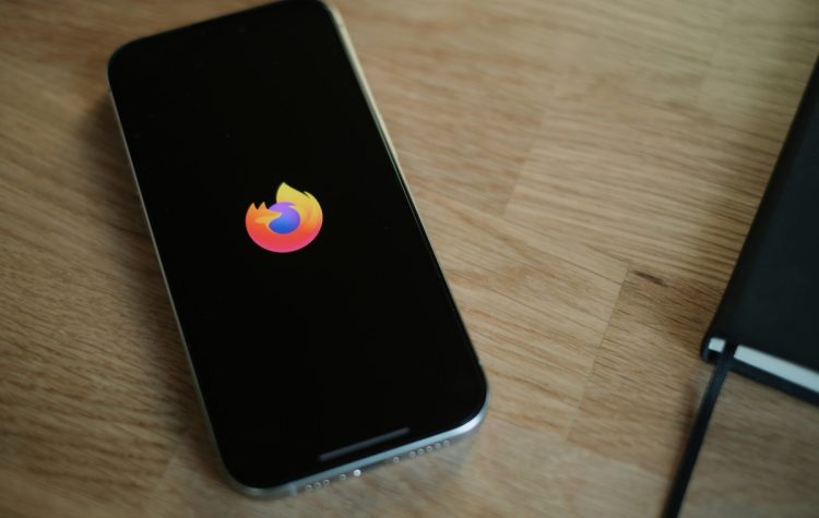 Navigateur Firefox et intelligence artificielle : une stratégie controversée