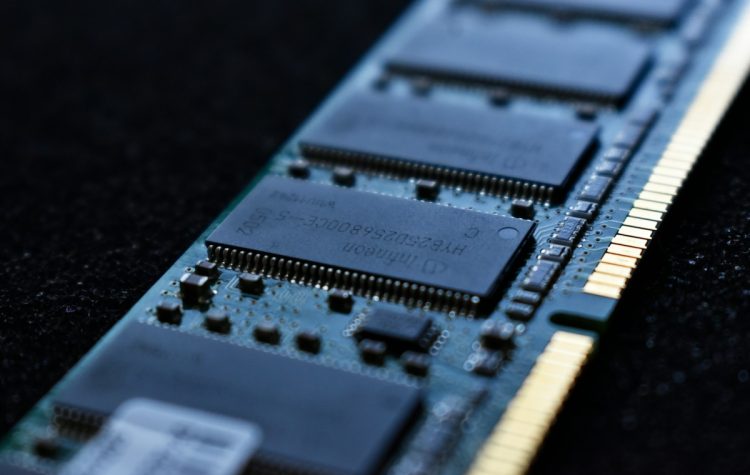 Révolution de la mémoire : la ReRAM de Texas Instruments prête à remplacer la Flash