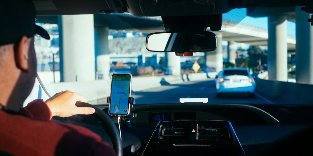 Les nouvelles sanctions pour l’utilisation du smartphone au volant dans certains départements français