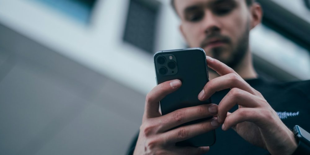 L’impact de l’IA sur l’emploi : transformation des métiers et fossé générationnel
