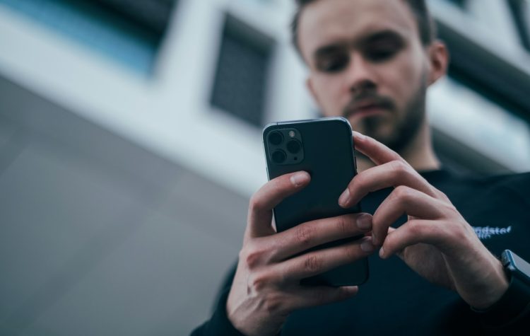 L&rsquo;impact de l&rsquo;IA sur l’emploi : transformation des métiers et fossé générationnel